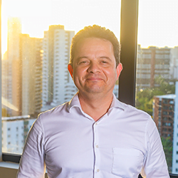 Dr. Paulo Limeira, sócio da Tryad Consultórios, referência em estrutura para profissionais da saúde.