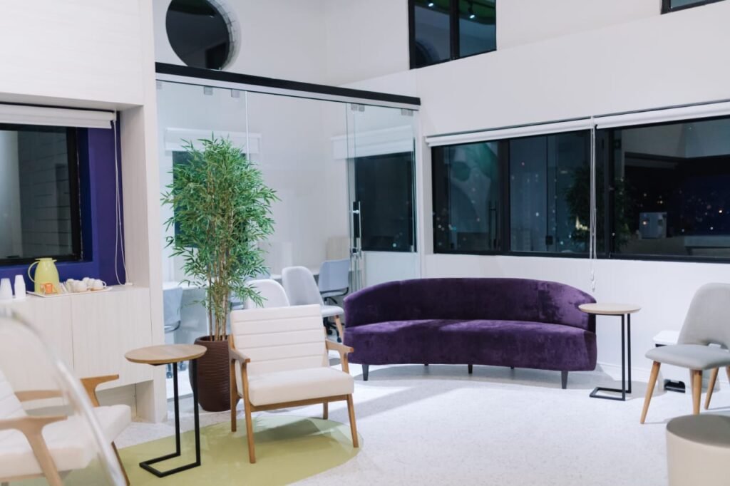 Espaço de eventos da Tryad Consultórios com ambiente moderno e aconchegante.
